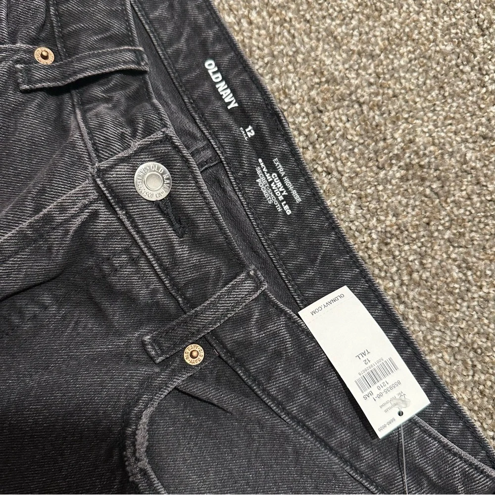 NWT- Old Navy Curvy Extra High-Waisted Wide-Leg Jeans Black Wash Size 12 Tall - Picture 2 of 9